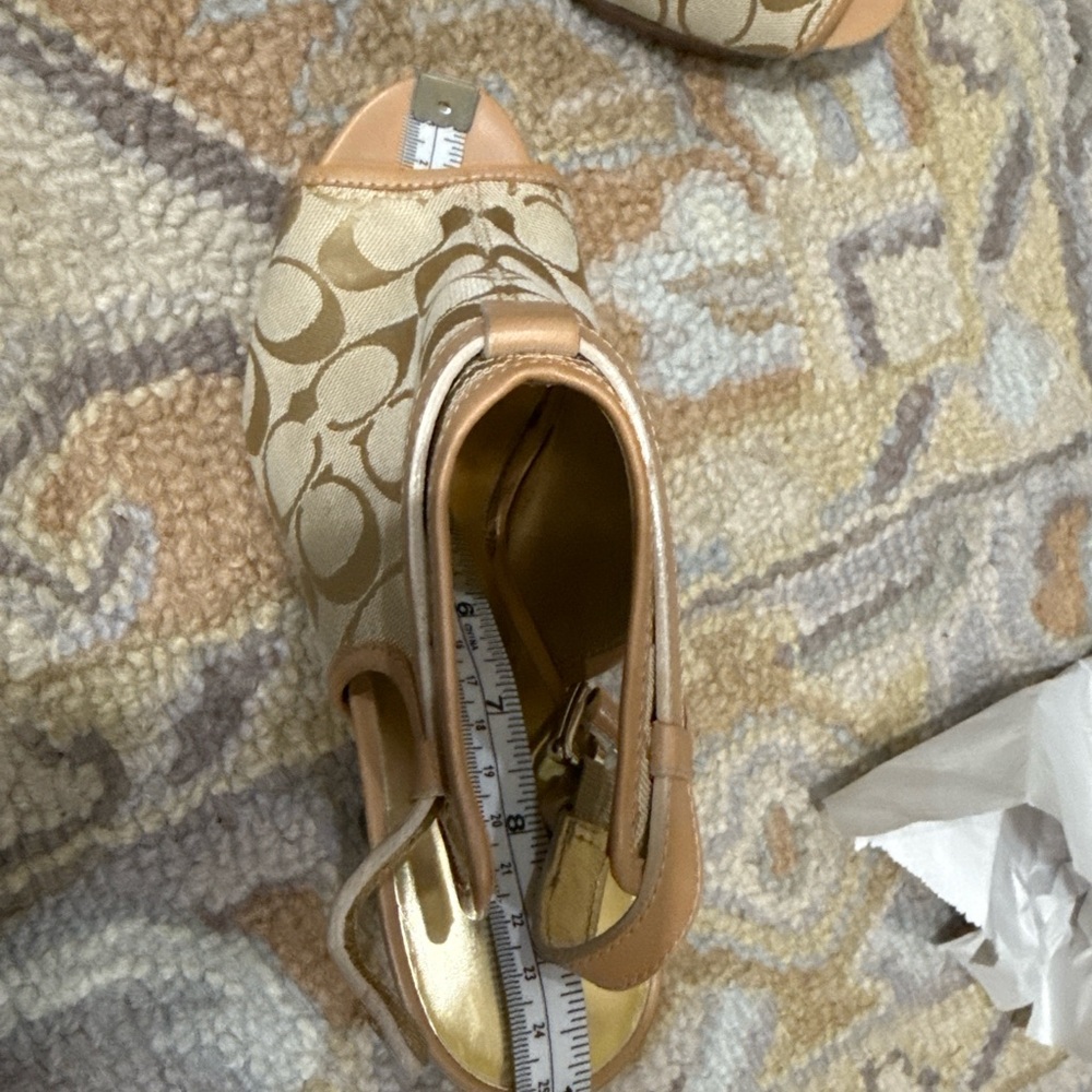 Coach Women’s Heels Size 8.5 (Fit Like 7) Beige Signature Canvas Peep Toe - Picture 8 of 9